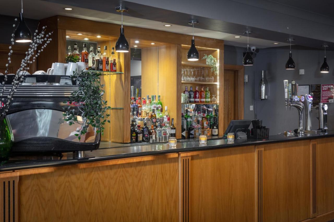 Hampshire Court Hotel & Spa ベージングストーク エクステリア 写真