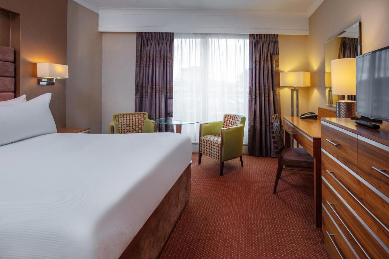 Hampshire Court Hotel & Spa ベージングストーク エクステリア 写真