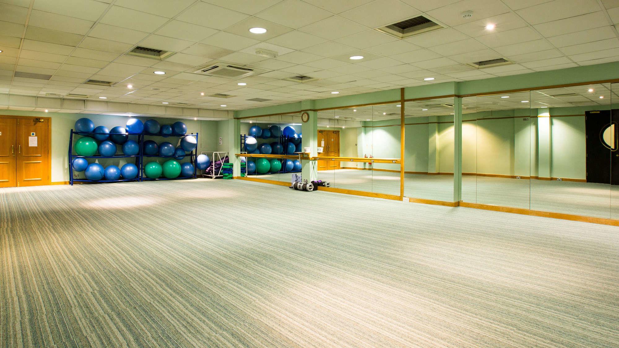 Hampshire Court Hotel & Spa ベージングストーク エクステリア 写真
