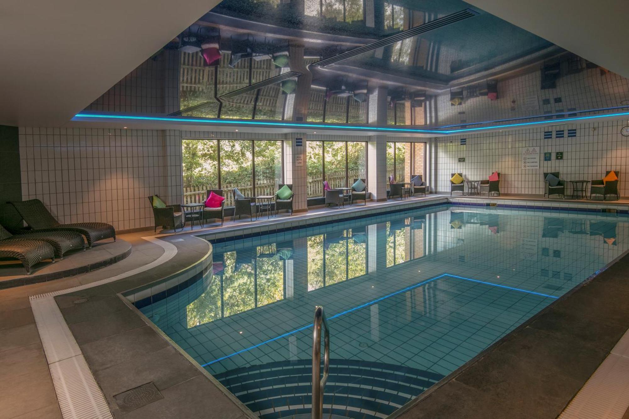 Hampshire Court Hotel & Spa ベージングストーク エクステリア 写真