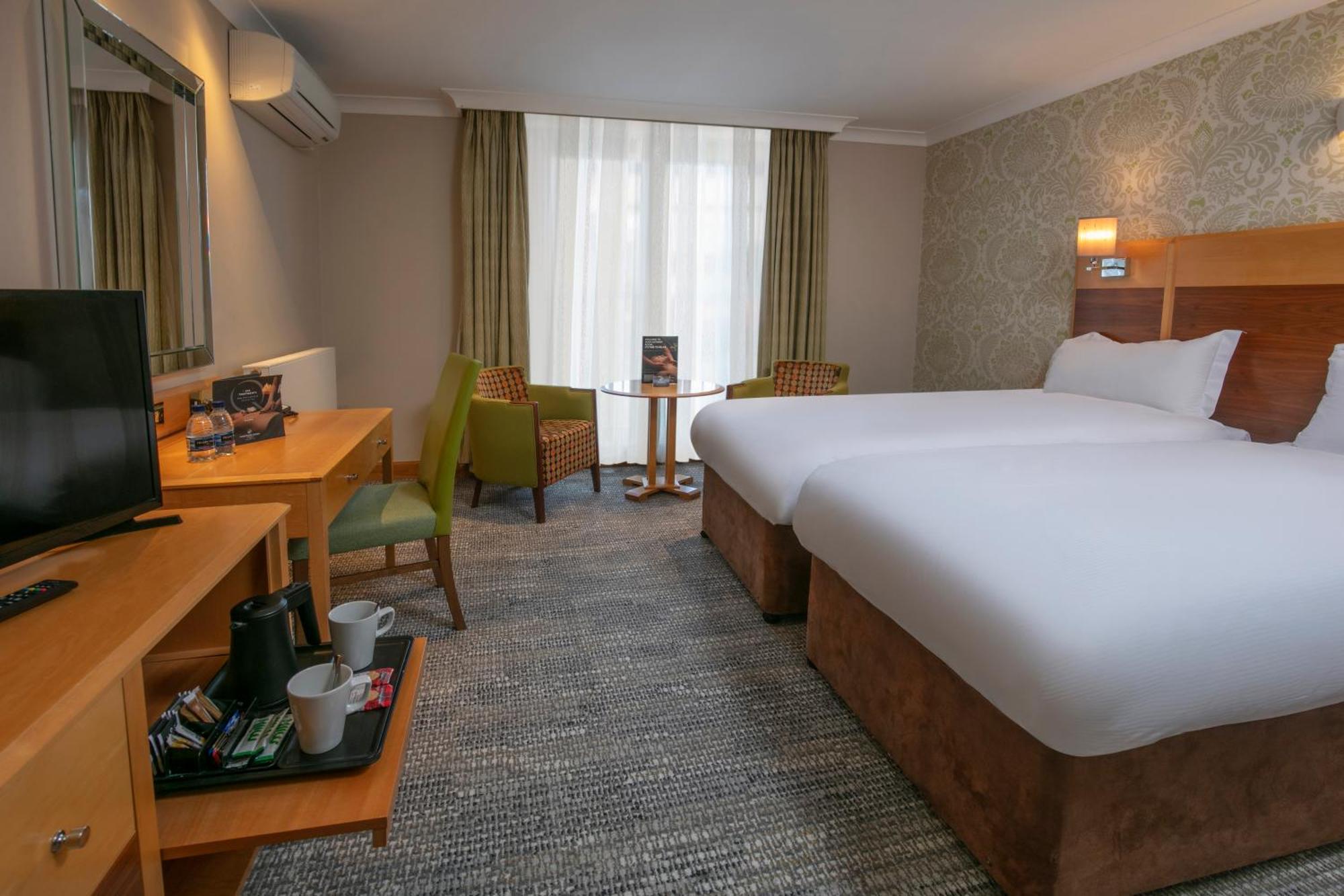 Hampshire Court Hotel & Spa ベージングストーク エクステリア 写真