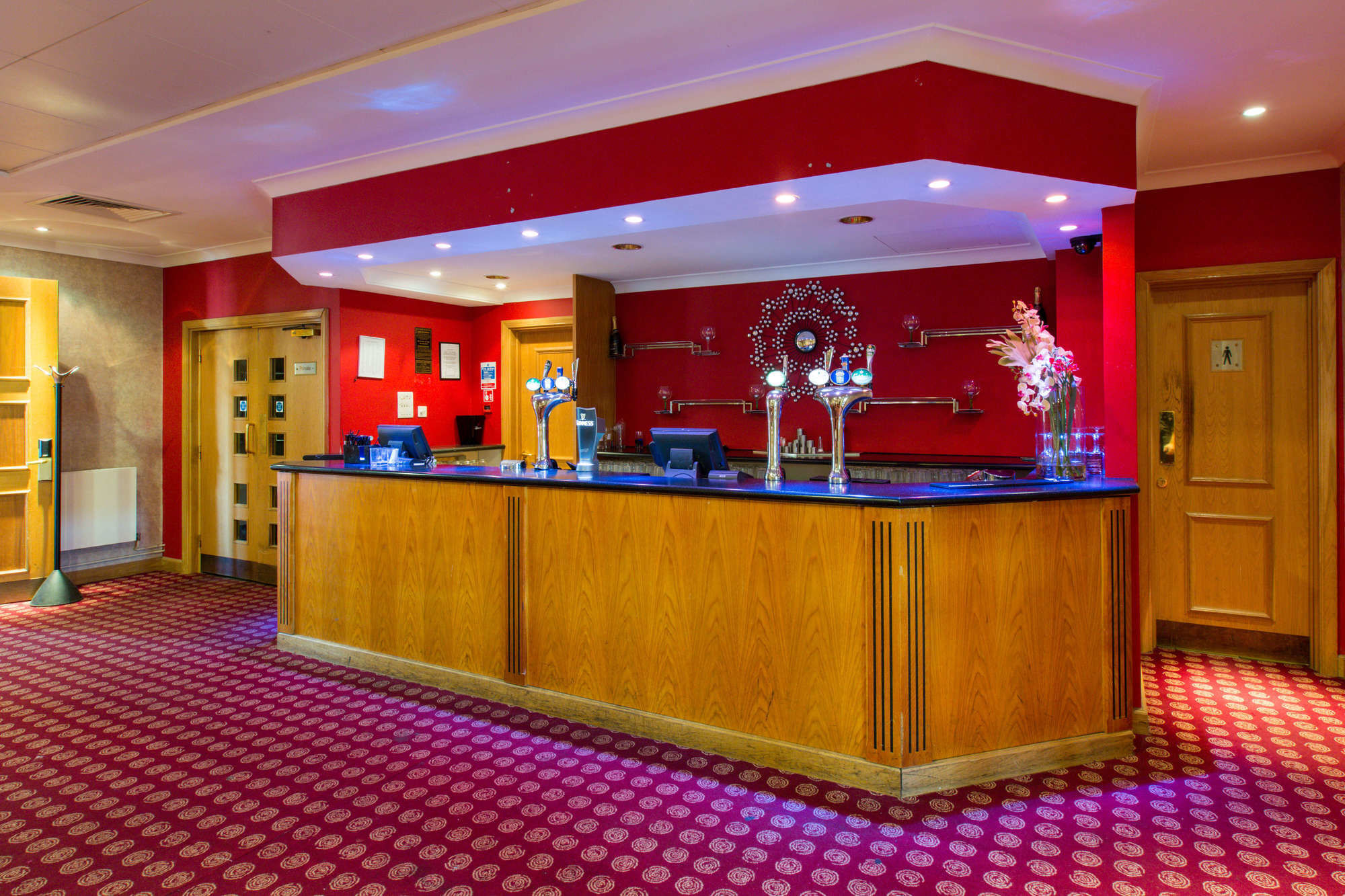 Hampshire Court Hotel & Spa ベージングストーク エクステリア 写真